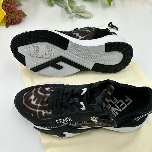 Women’s Fendi flow sneakers size 39 made in Italy - Picture 4 of 9